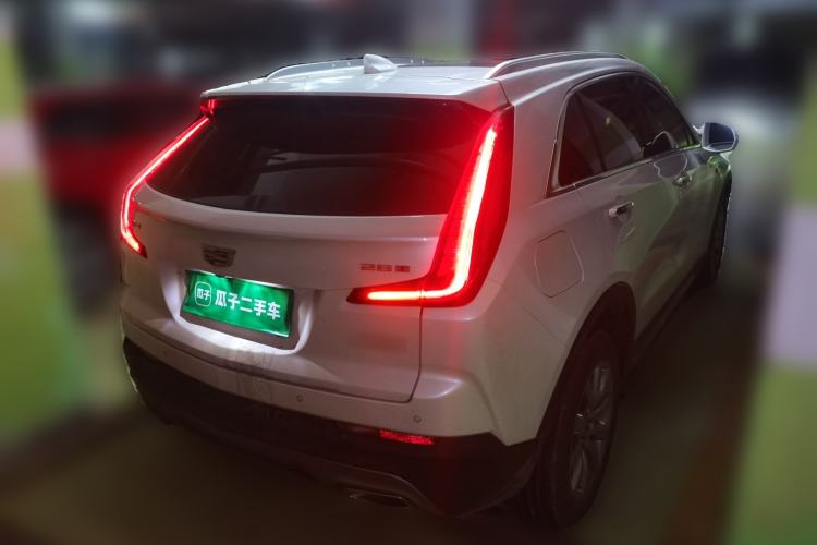 Used Cadillac XT4 2022 28T Two-Wheel-Drive Luxury Version Rear Right 45 Deg