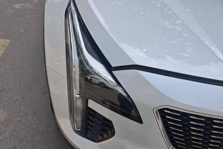 Used Cadillac XT4 2022 28T Two-Wheel Drive Fashion Edition Right Front Headlight