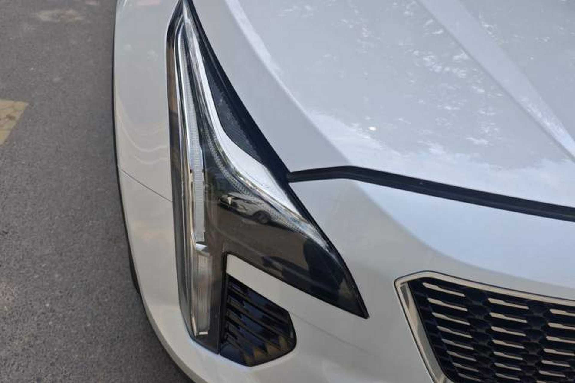 Used Cadillac XT4 2022 28T Two-Wheel Drive Fashion Edition Right Front Headlight