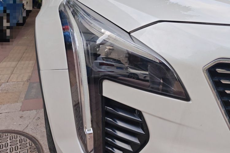 Used Cadillac XT4 2022 28T Two-Wheel Drive Prestige Version Right Front Headlight