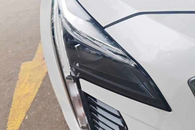 Used Cadillac XT4 2022 28T Two-Wheel Drive Fashion Edition Right Front Headlight