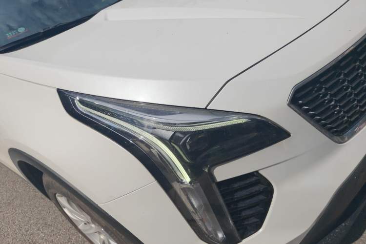 Used Cadillac XT4 2022 28T Two-Wheel Drive Fashion Edition Right Front Headlight
