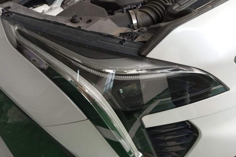 Used Cadillac XT4 2022 28T Two-Wheel-Drive Luxury Version Right Front Headlight