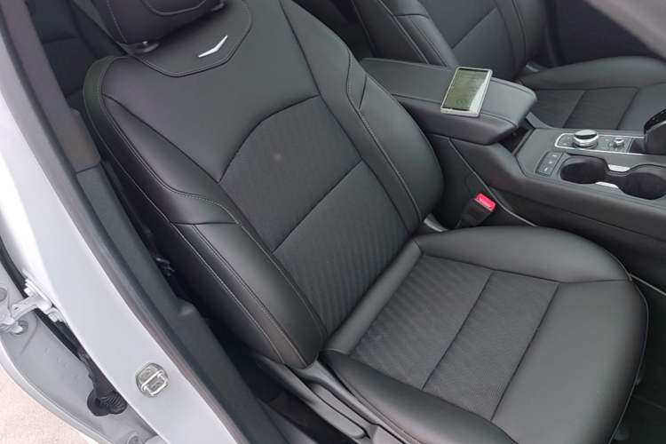 Used Cadillac XT4 2022 28T Two-Wheel Drive Fashion Edition Right Front Seat