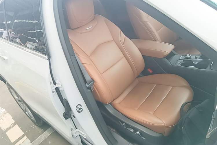 Used Cadillac XT4 2022 28T Two-Wheel Drive Prestige Version Right Front Seat