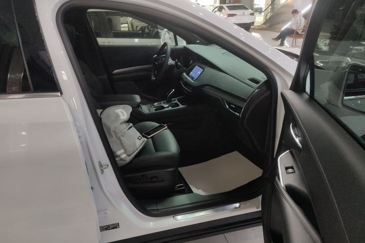 Used Cadillac XT4 2022 28T Two-Wheel-Drive Luxury Version Right Front Seat