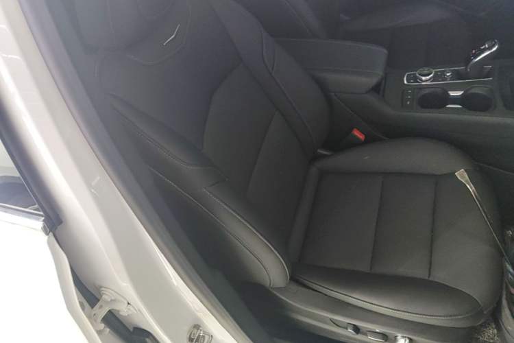 Used Cadillac XT4 2022 28T Two-Wheel Drive Prestige Version Right Front Seat