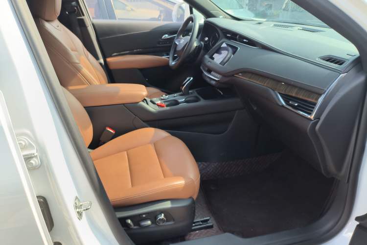 Used Cadillac XT4 2022 28T Two-Wheel Drive Prestige Version Right Front Seat