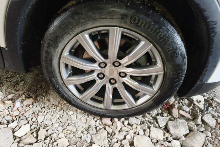 Used Cadillac XT4 2022 28T Two-Wheel Drive Prestige Version Right Front Wheel Hub