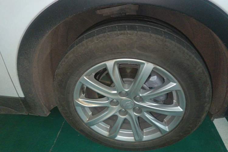 Used Cadillac XT4 2022 28T Two-Wheel Drive Fashion Edition Right Front Wheel Hub