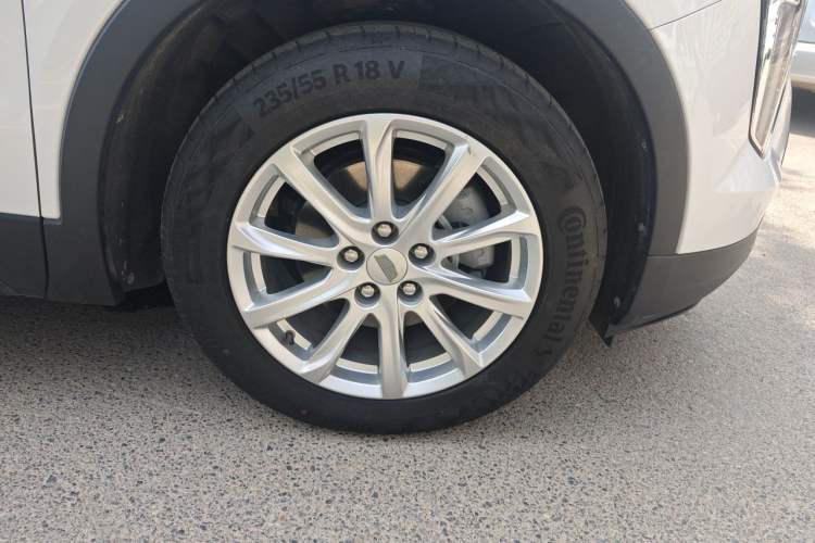 Used Cadillac XT4 2022 28T Two-Wheel Drive Fashion Edition Right Front Wheel Hub