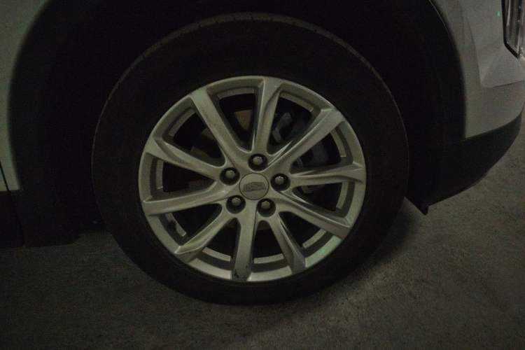 Used Cadillac XT4 2022 28T Two-Wheel Drive Fashion Edition Right Front Wheel Hub