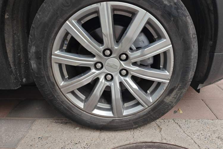 Used Cadillac XT4 2022 28T Two-Wheel Drive Prestige Version Right Front Wheel Hub