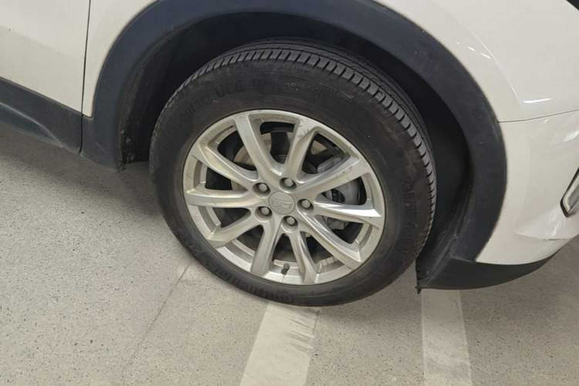 Used Cadillac XT4 2022 28T Two-Wheel Drive Fashion Edition Right Front Wheel Hub