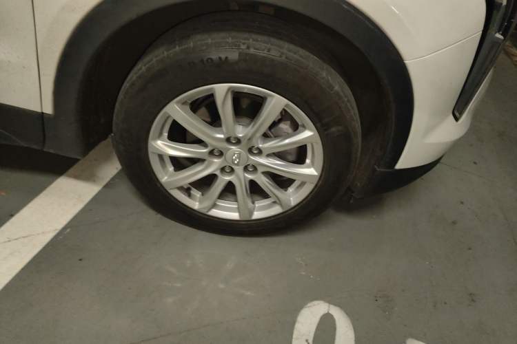 Used Cadillac XT4 2022 28T Two-Wheel Drive Fashion Edition Right Front Wheel Hub