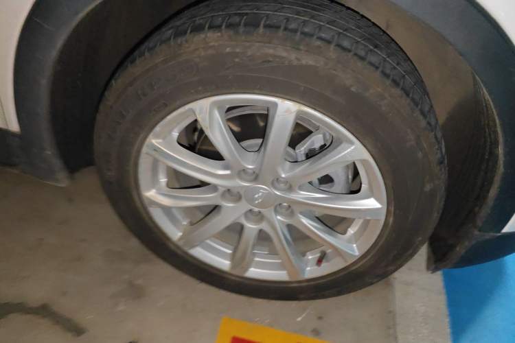 Used Cadillac XT4 2022 28T Two-Wheel Drive Fashion Edition Right Front Wheel Hub