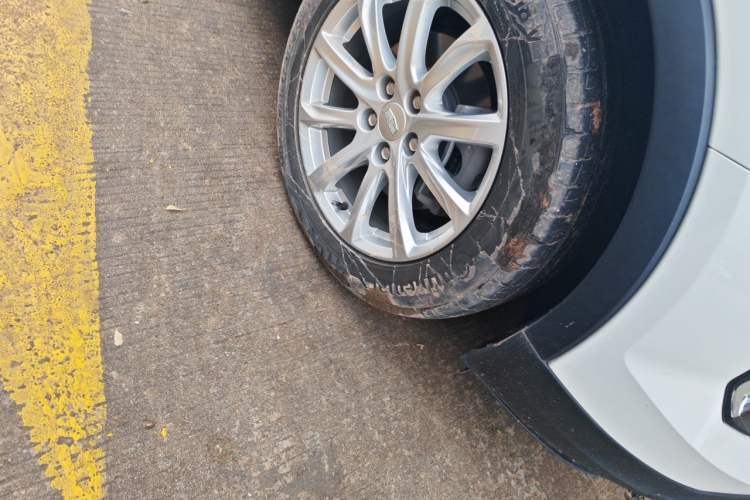 Used Cadillac XT4 2022 28T Two-Wheel Drive Fashion Edition Right Front Wheel Hub