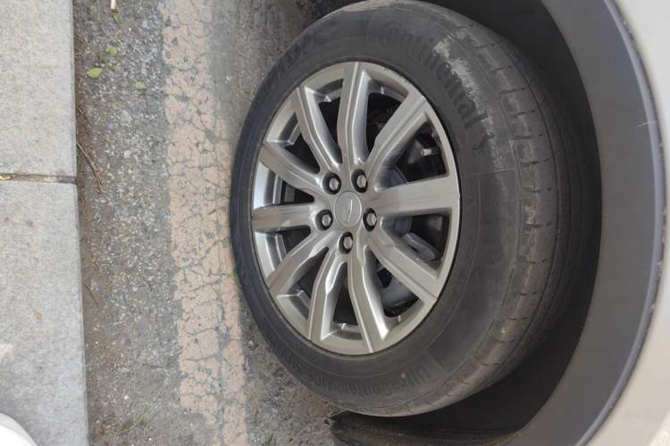 Used Cadillac XT4 2022 28T Two-Wheel Drive Fashion Edition Right Front Wheel Hub