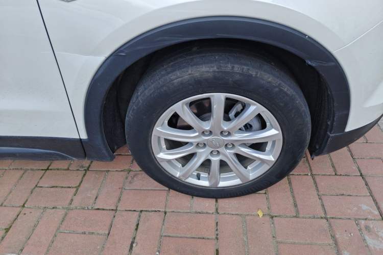 Used Cadillac XT4 2022 28T Two-Wheel Drive Fashion Edition Right Front Wheel Hub