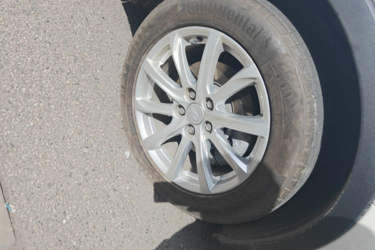 Used Cadillac XT4 2022 28T Two-Wheel Drive Fashion Edition Right Front Wheel Hub