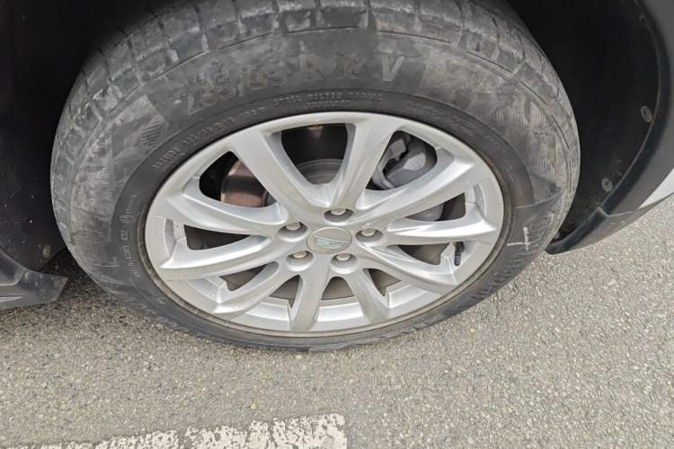 Used Cadillac XT4 2022 28T Two-Wheel Drive Fashion Edition Right Front Wheel Hub
