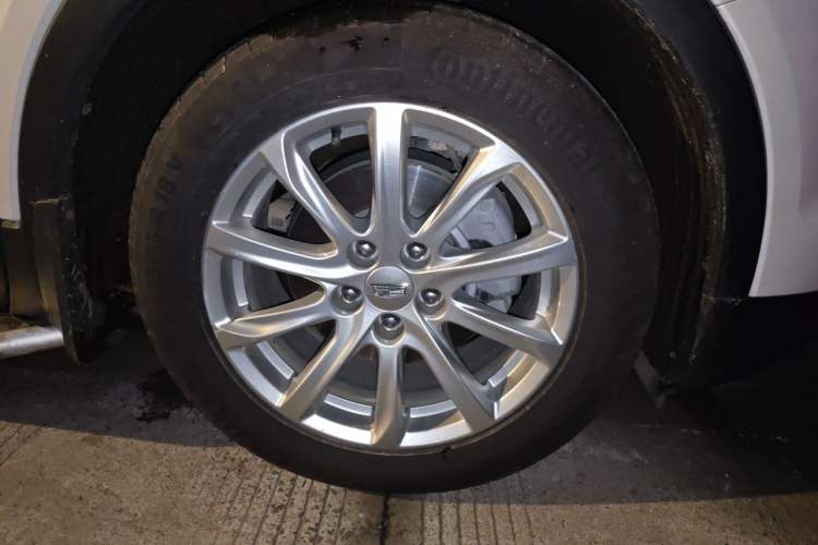 Used Cadillac XT4 2022 28T Two-Wheel Drive Fashion Edition Right Front Wheel Hub