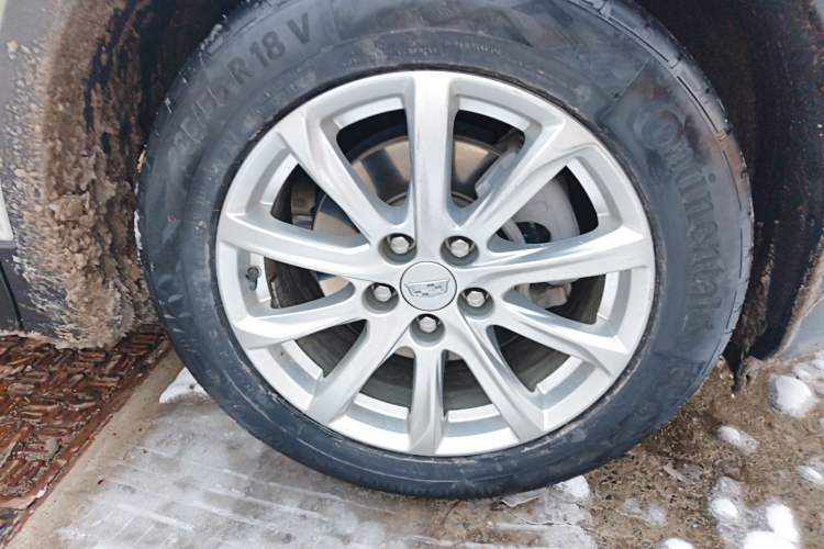 Used Cadillac XT4 2022 28T Two-Wheel Drive Fashion Edition Right Front Wheel Hub