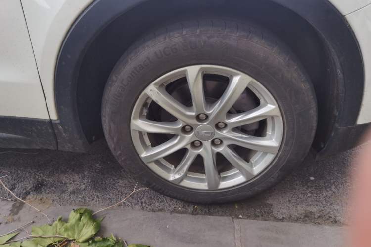 Used Cadillac XT4 2022 28T Two-Wheel Drive Fashion Edition Right Front Wheel Hub