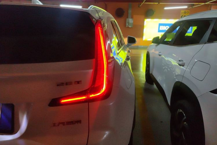 Used Cadillac XT4 2022 28T Two-Wheel Drive Prestige Version Right Rear Taillight