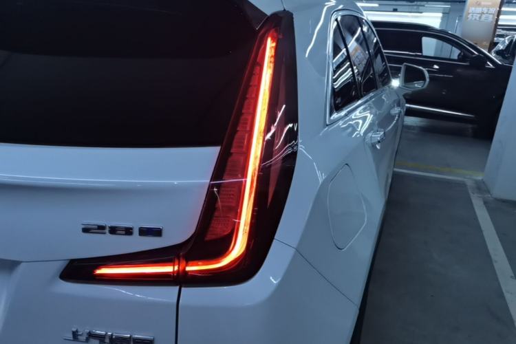 Used Cadillac XT4 2022 28T Four-Wheel Drive Prestige Version Right Rear Taillight