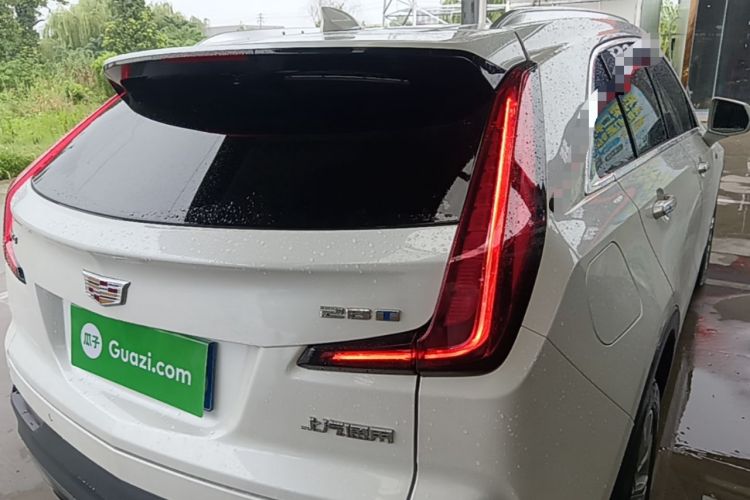 Used Cadillac XT4 2022 28T Two-Wheel Drive Prestige Version Right Rear Taillight