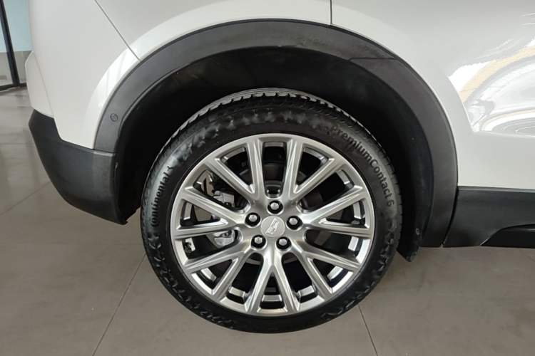 Used Cadillac XT4 2022 28T Four-Wheel Drive Platinum Edition Right Rear Wheel Hub