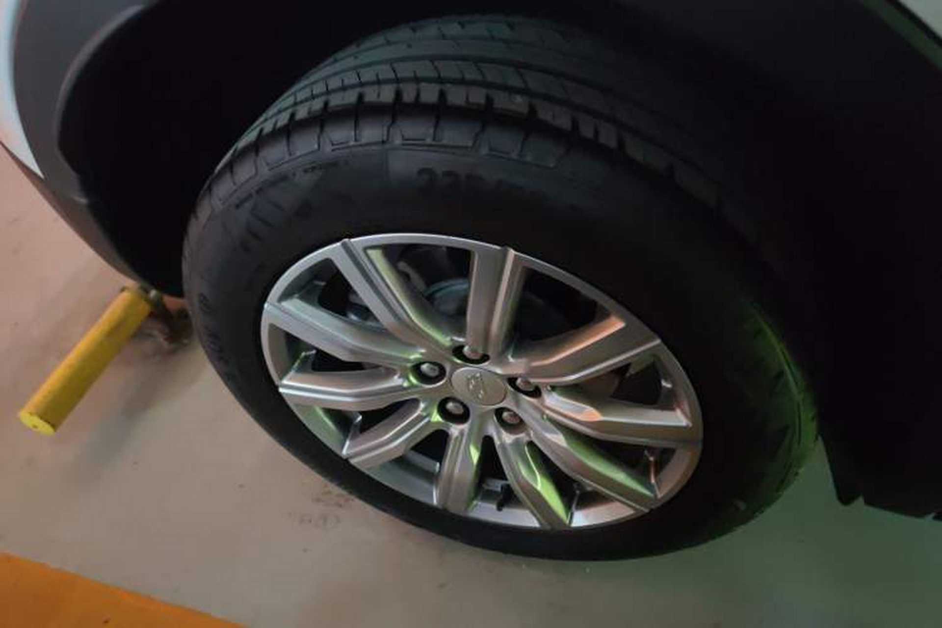 Used Cadillac XT4 2022 28T Two-Wheel Drive Prestige Version Right Rear Wheel Hub