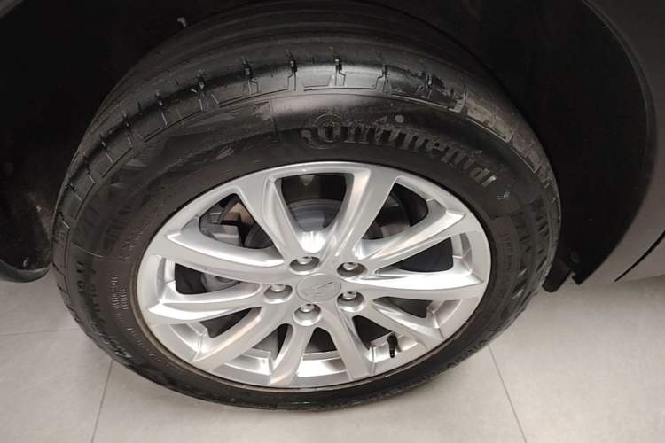 Used Cadillac XT4 2022 28T Two-Wheel Drive Fashion Edition Right Rear Wheel Hub