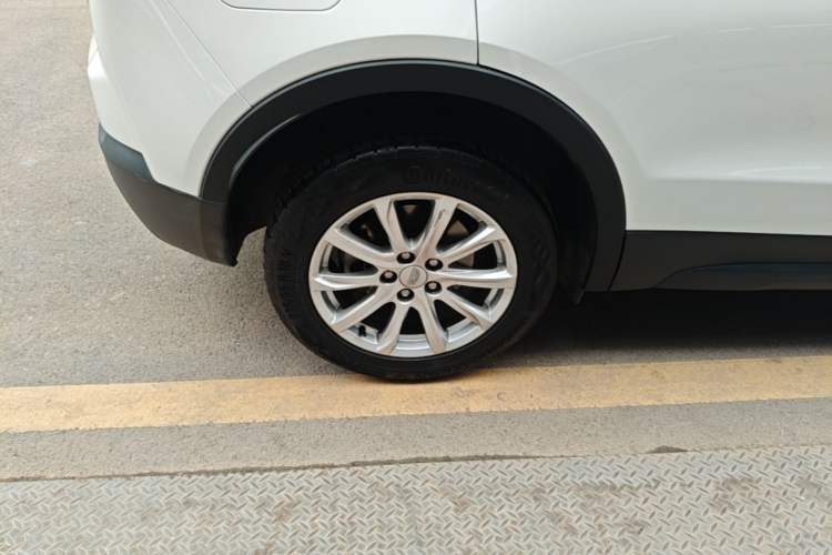 Used Cadillac XT4 2022 28T Two-Wheel Drive Fashion Edition Right Rear Wheel Hub