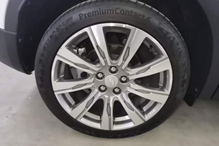 Used Cadillac XT4 2022 28T Four-Wheel Drive Prestige Version Right Rear Wheel Hub