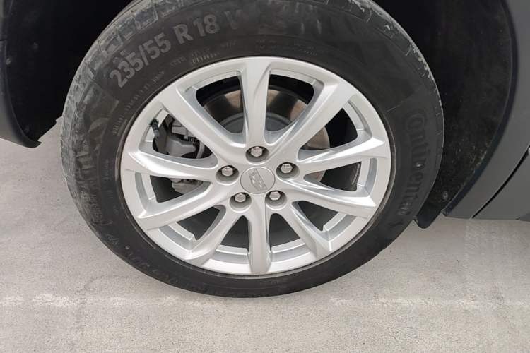 Used Cadillac XT4 2022 28T Two-Wheel Drive Fashion Edition Right Rear Wheel Hub