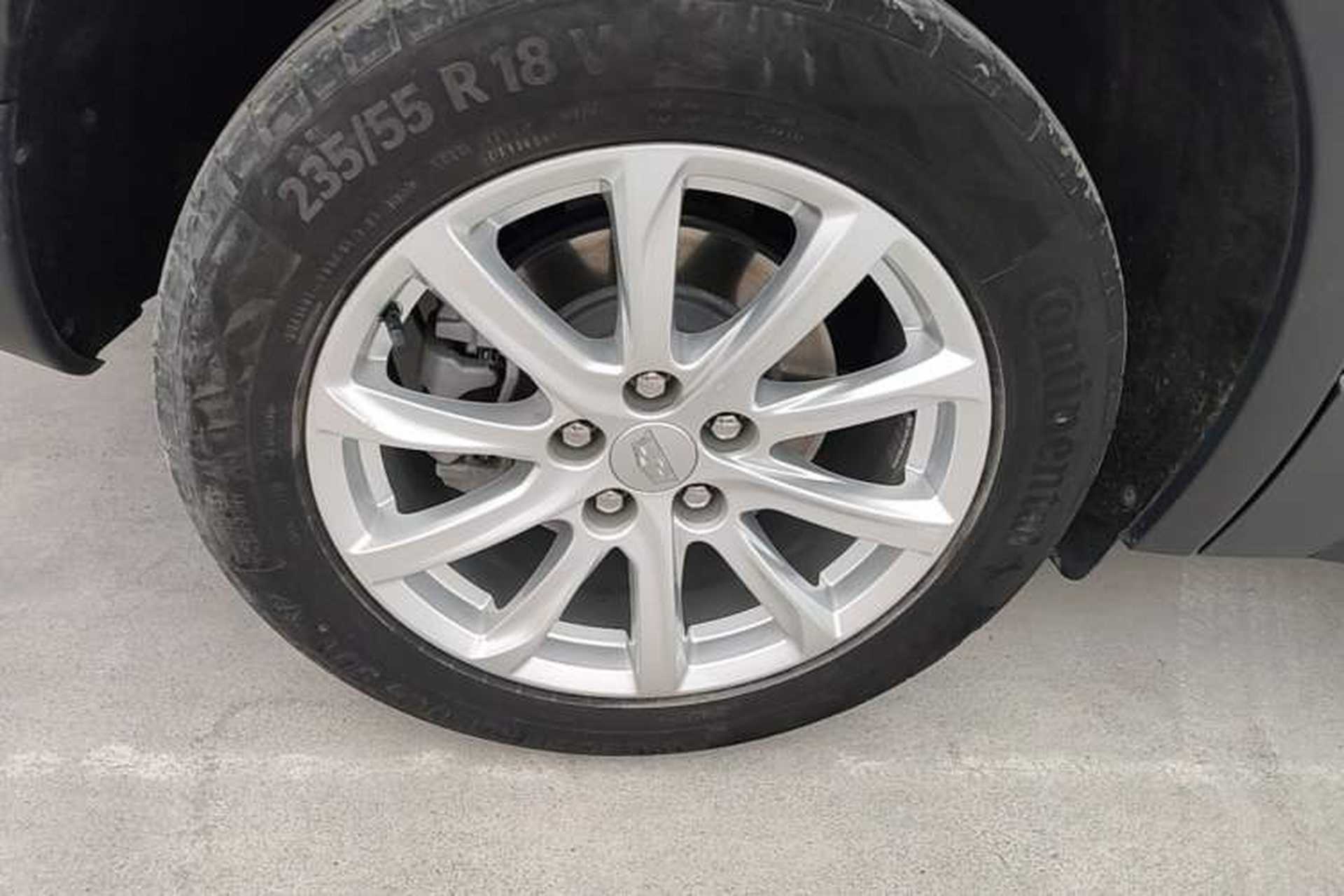Used Cadillac XT4 2022 28T Two-Wheel Drive Fashion Edition Right Rear Wheel Hub