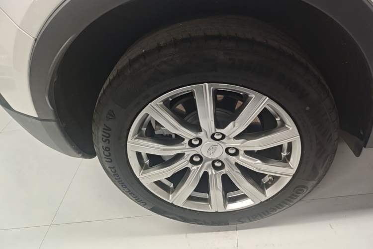 Used Cadillac XT4 2022 28T Two-Wheel-Drive Luxury Version Right Rear Wheel Hub