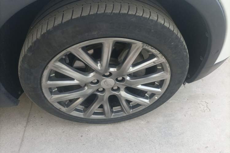 Used Cadillac XT4 2022 28T Four-Wheel Drive Platinum Edition Right Rear Wheel Hub