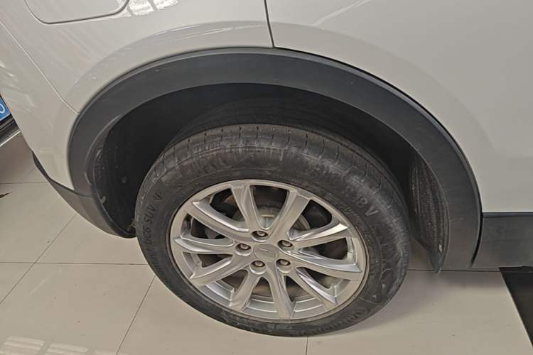 Used Cadillac XT4 2022 28T Two-Wheel Drive Fashion Edition Right Rear Wheel Hub