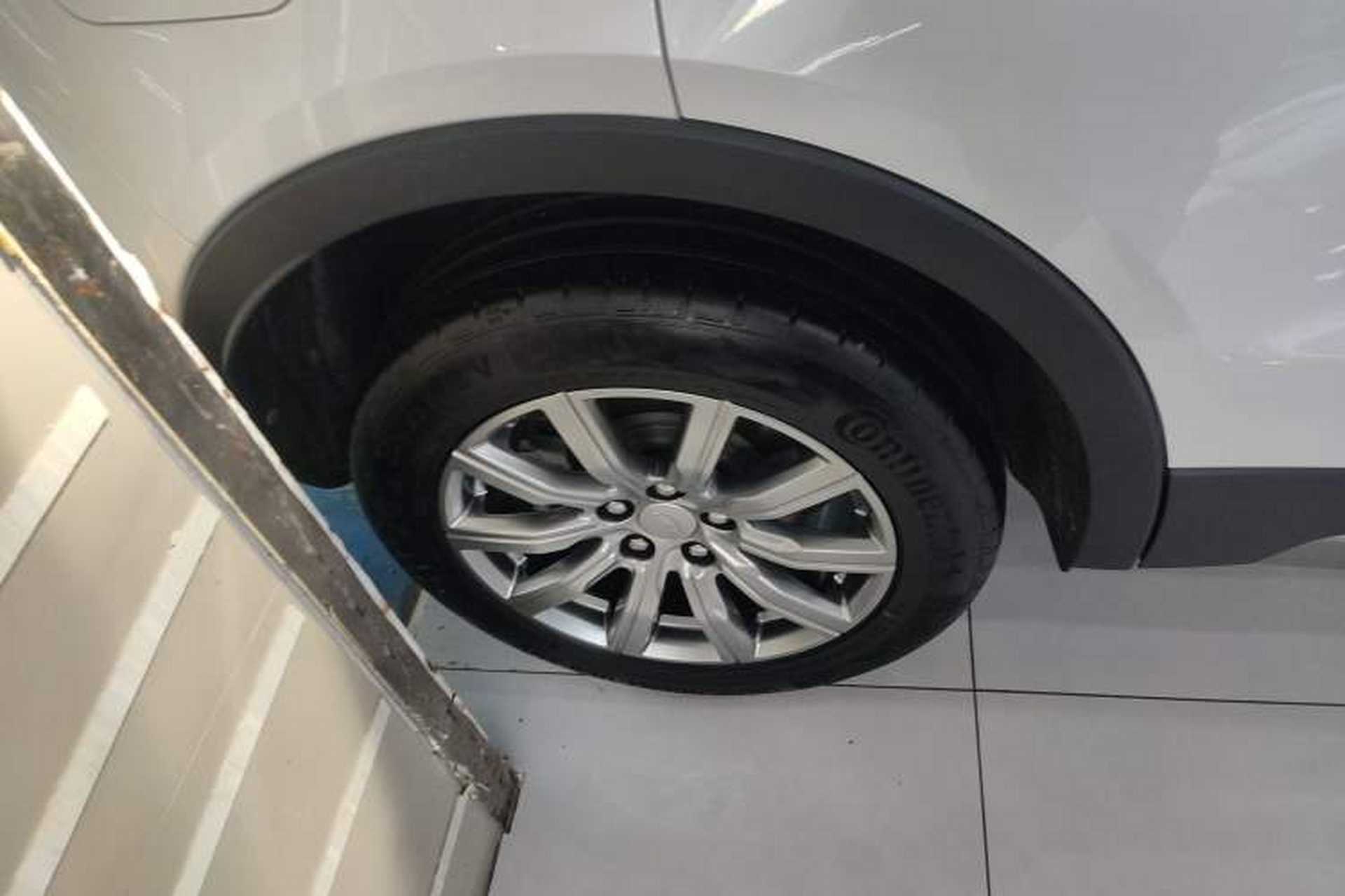 Used Cadillac XT4 2022 28T Two-Wheel-Drive Luxury Version Right Rear Wheel Hub