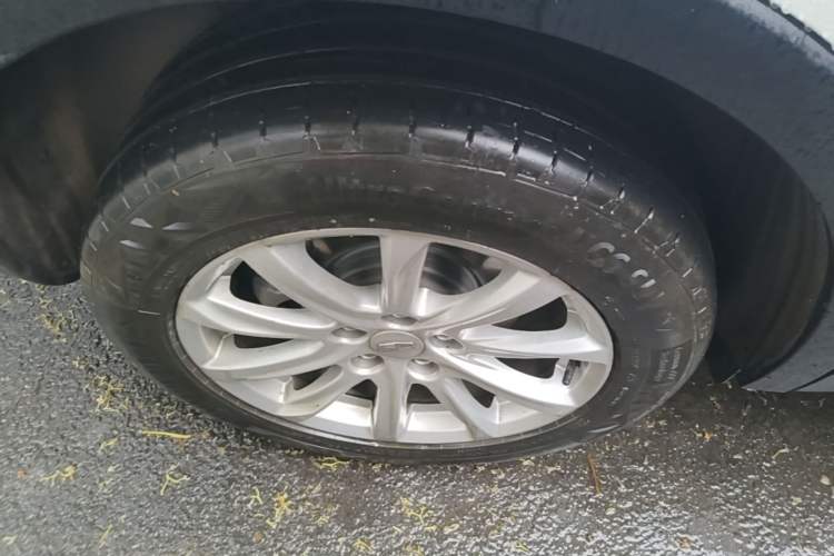 Used Cadillac XT4 2022 28T Two-Wheel Drive Fashion Edition Right Rear Wheel Hub