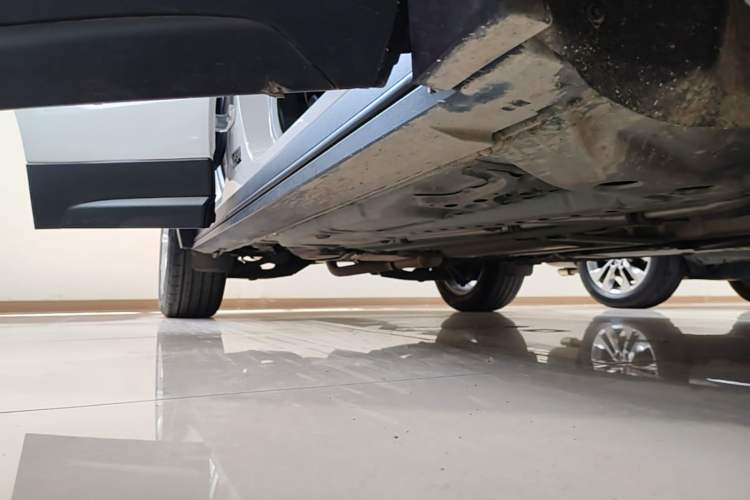 Used Cadillac XT4 2022 28T Two-Wheel Drive Fashion Edition Right Side Sill