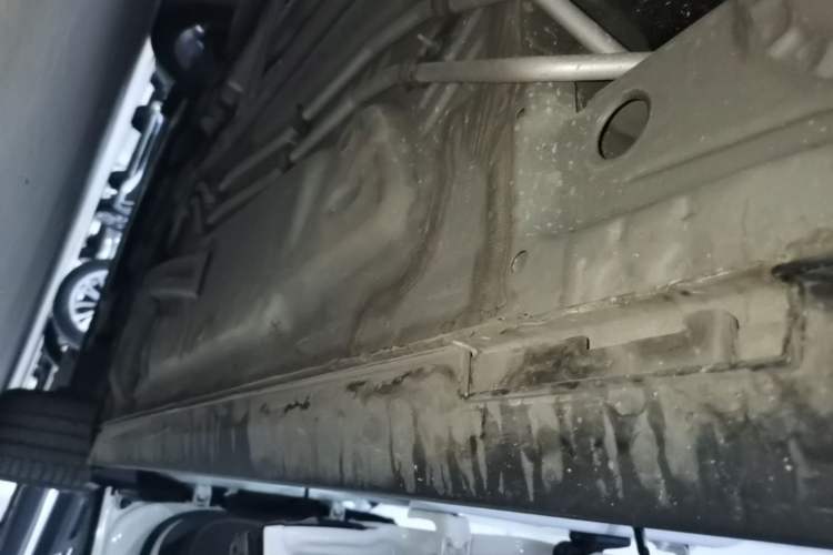 Used Cadillac XT4 2022 28T Four-Wheel Drive Prestige Version Right Side Sill