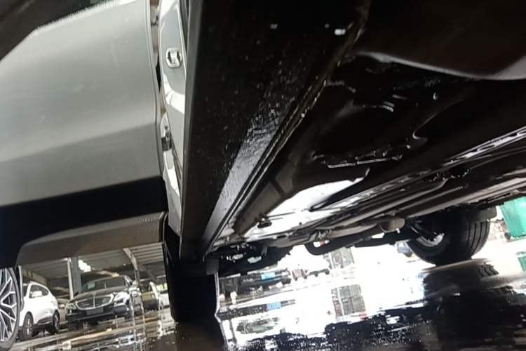 Used Cadillac XT4 2022 28T Two-Wheel Drive Prestige Version Right Side Sill