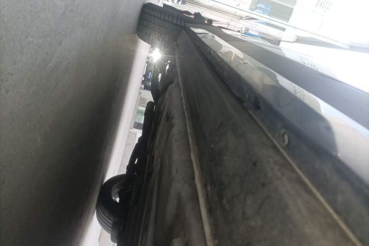 Used Cadillac XT4 2022 28T Four-Wheel Drive Platinum Edition Right Side Sill