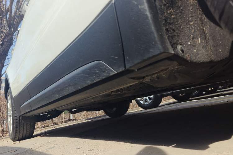 Used Cadillac XT4 2022 28T Two-Wheel Drive Fashion Edition Right Side Sill