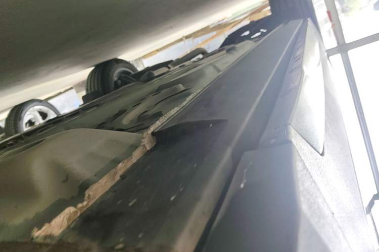 Used Cadillac XT4 2022 28T Two-Wheel Drive Prestige Version Right Side Sill