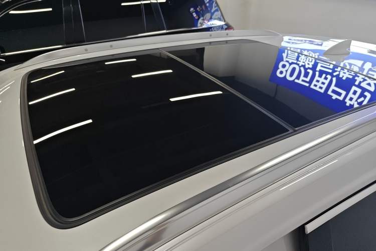 Used Cadillac XT4 2022 28T Two-Wheel-Drive Luxury Version Roof